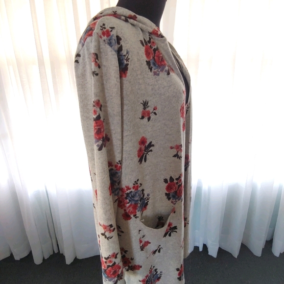 Lily White jacket.  L - Picture 2 of 5